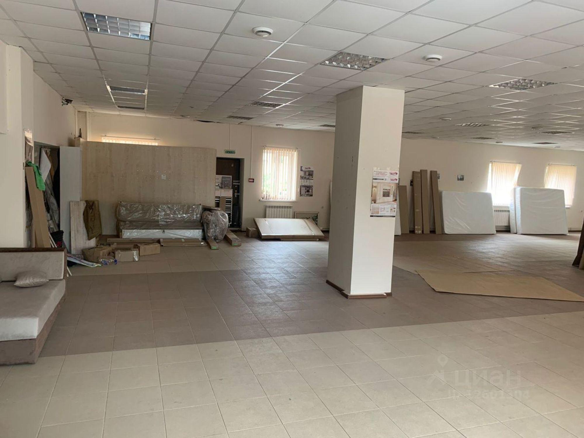 Купить торговое помещение за 27 000 000 рублей на улица Димитрова, 64/2
