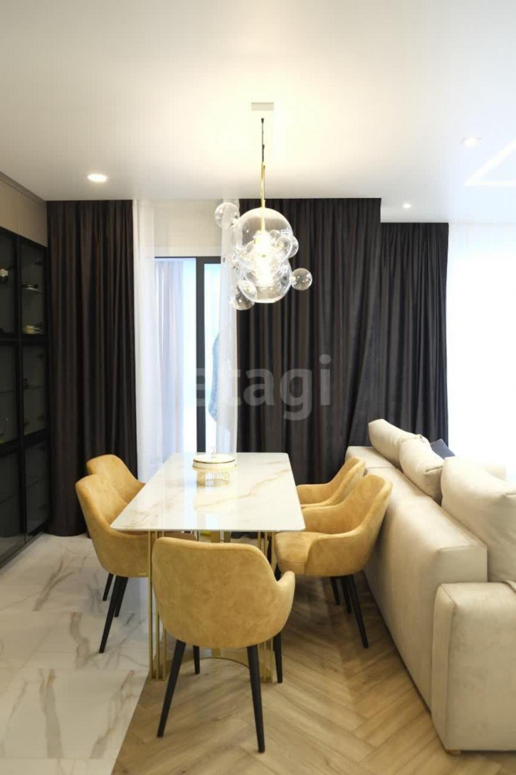4-комн квартира Мельникайте, 30