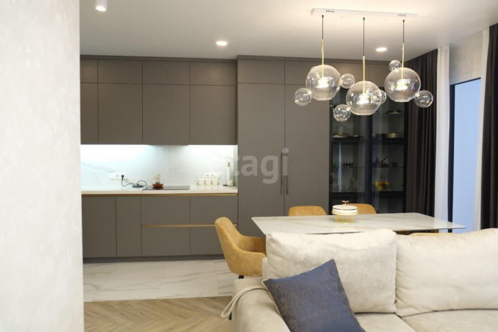 4-комн квартира Мельникайте, 30