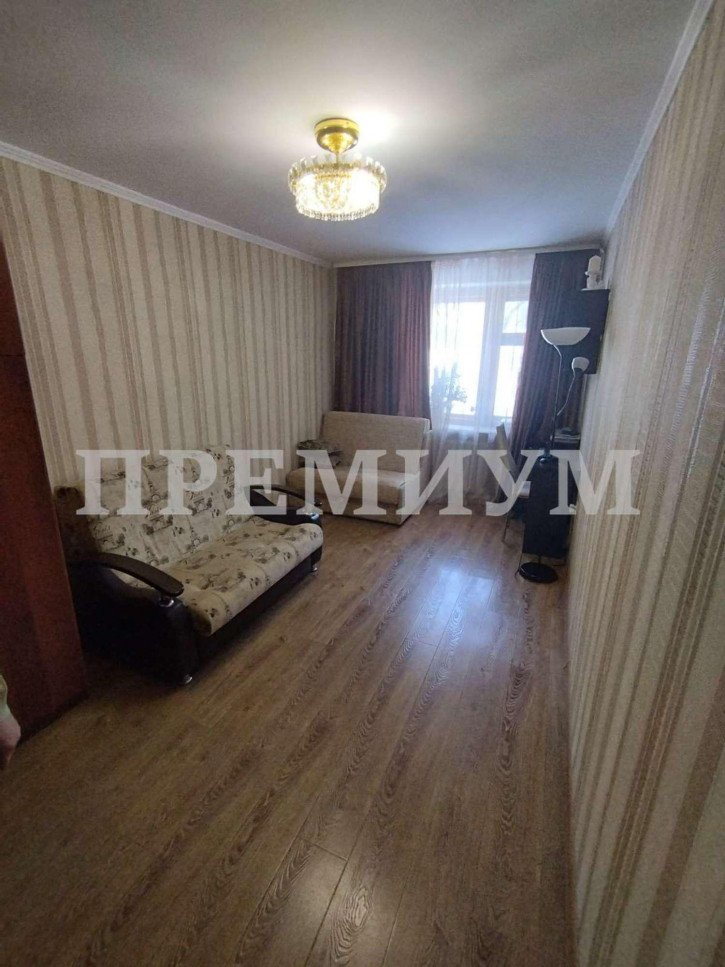 3-комн квартира Строителей улица, 20