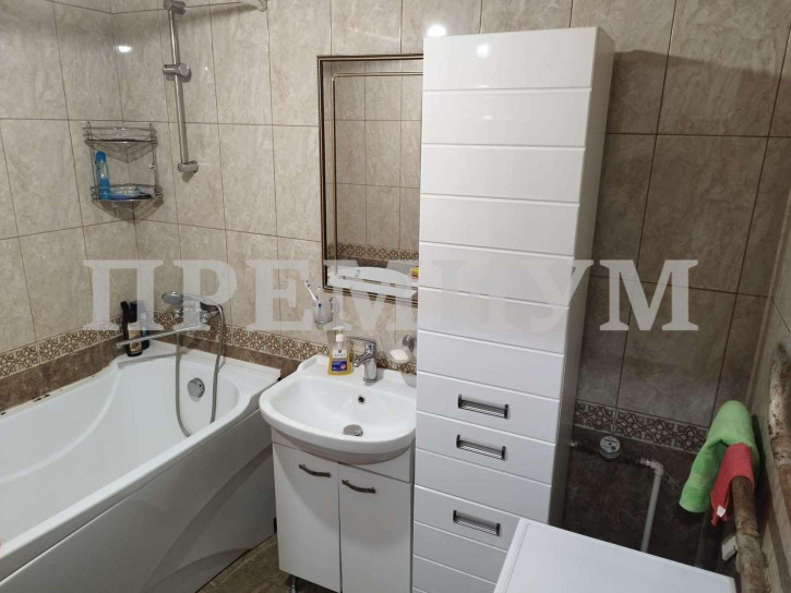 3-комн квартира Строителей улица, 20