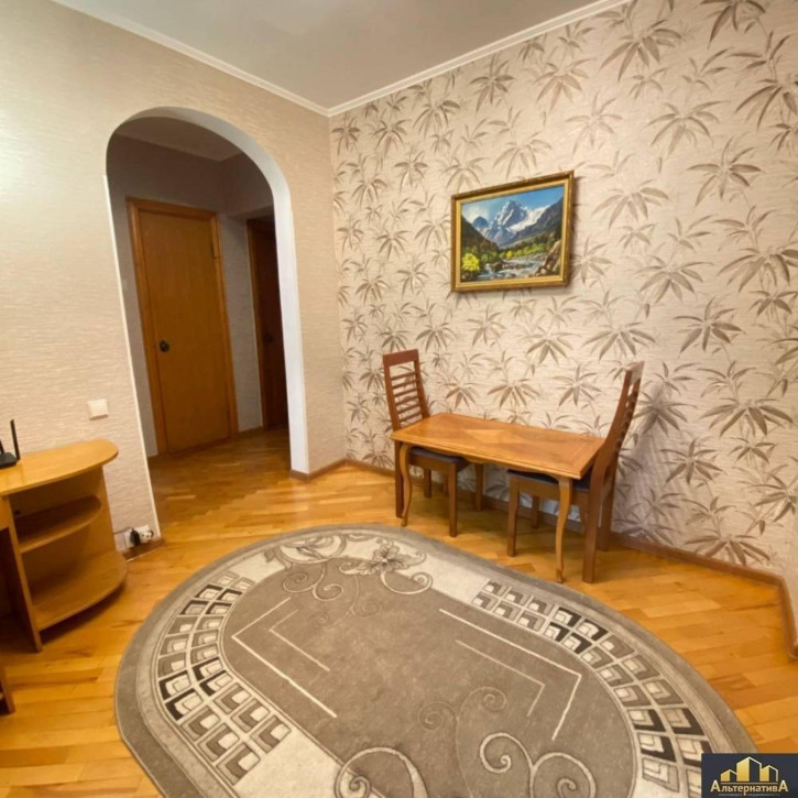 4-комн квартира Главная ул.
