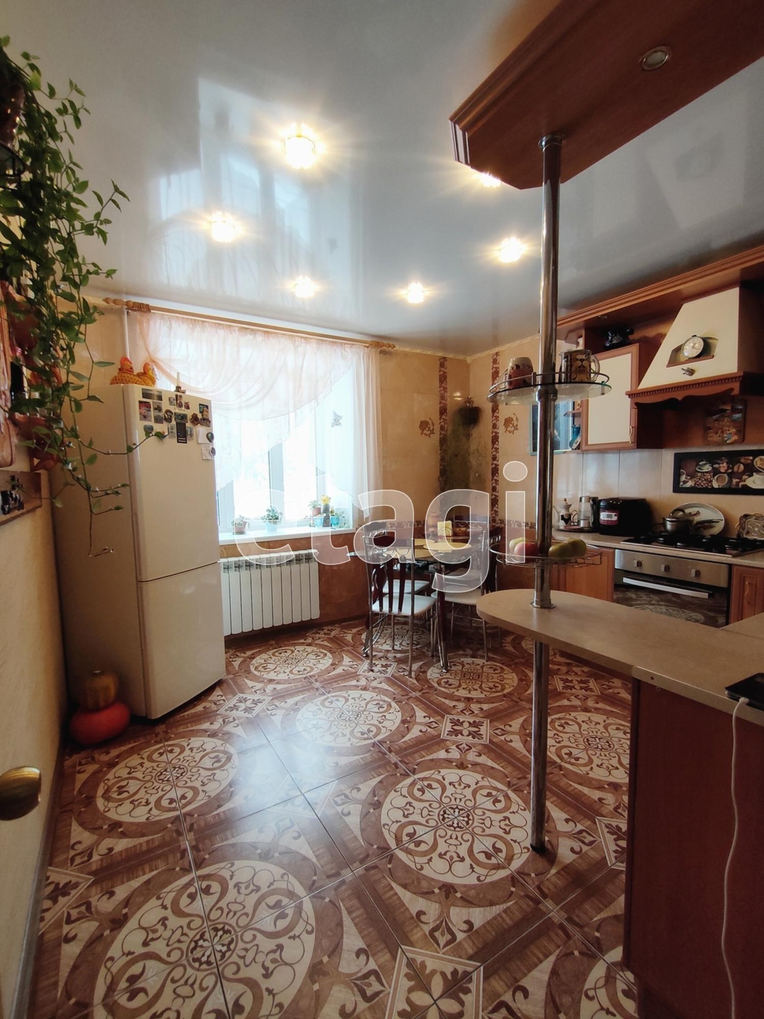 Купить дачу, дом, коттедж за 9 000 000 рублей на 1-я Заозёрная улица