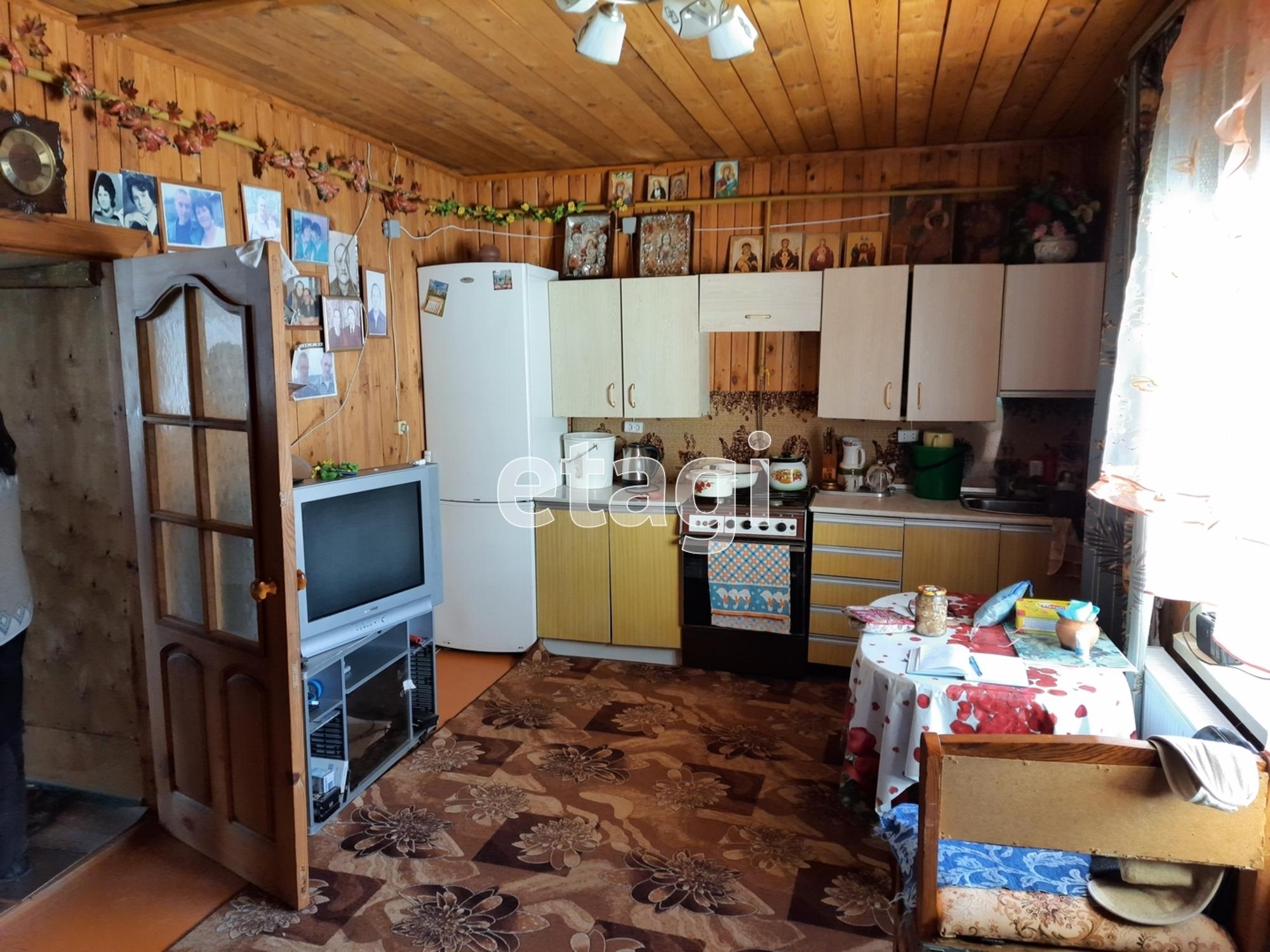 Купить дачу, дом, коттедж за 4 050 000 рублей на Сиреневая улица