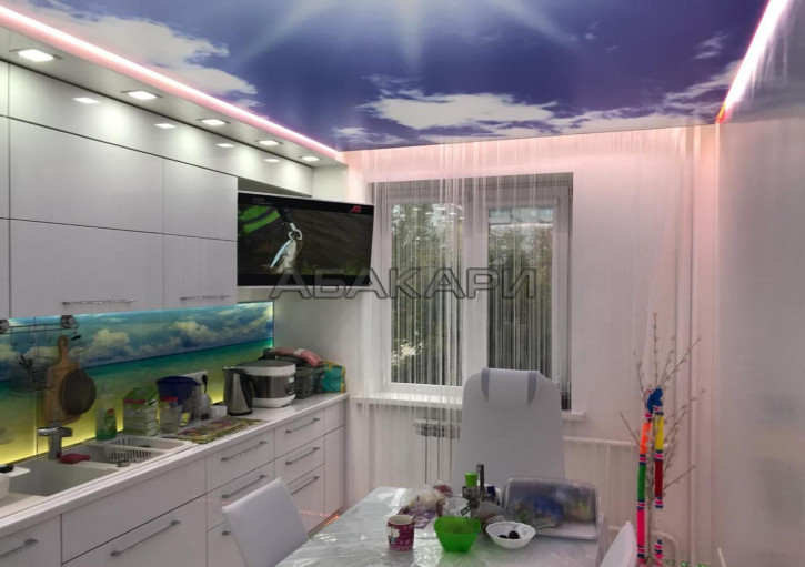 3-комн квартира улица Молокова, 7
