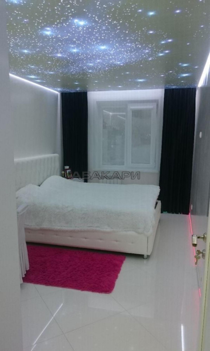 3-комн квартира улица Молокова, 7