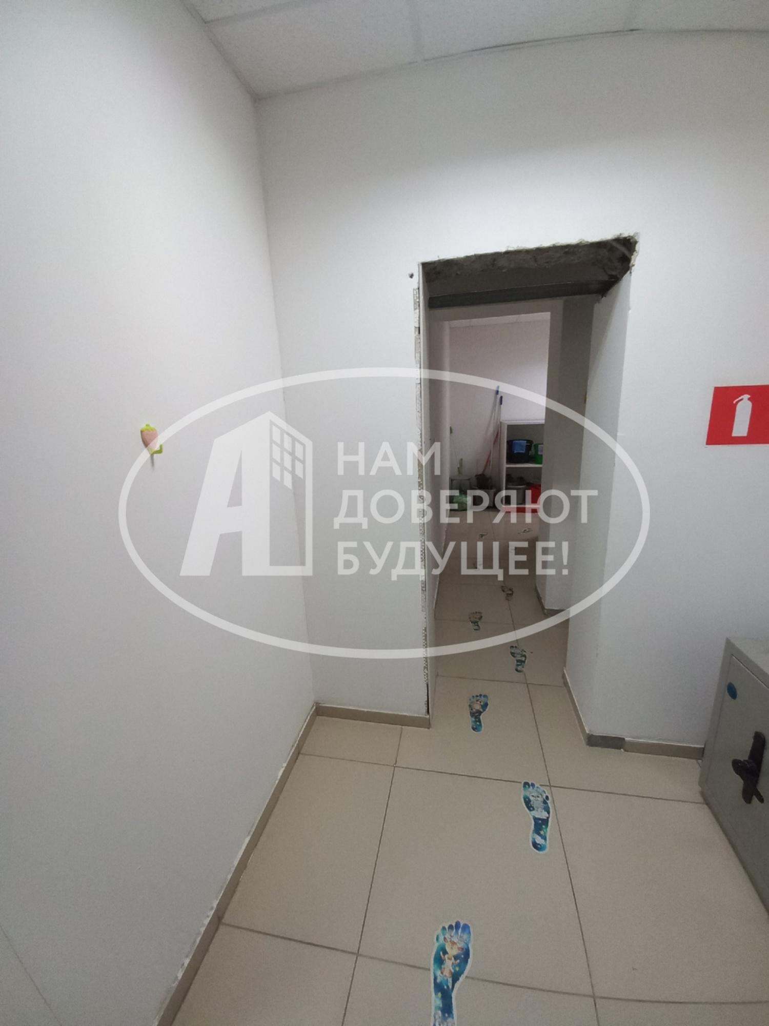 Сдать помещение свободного назначения за 2 000 рублей на Революционная улица, 30