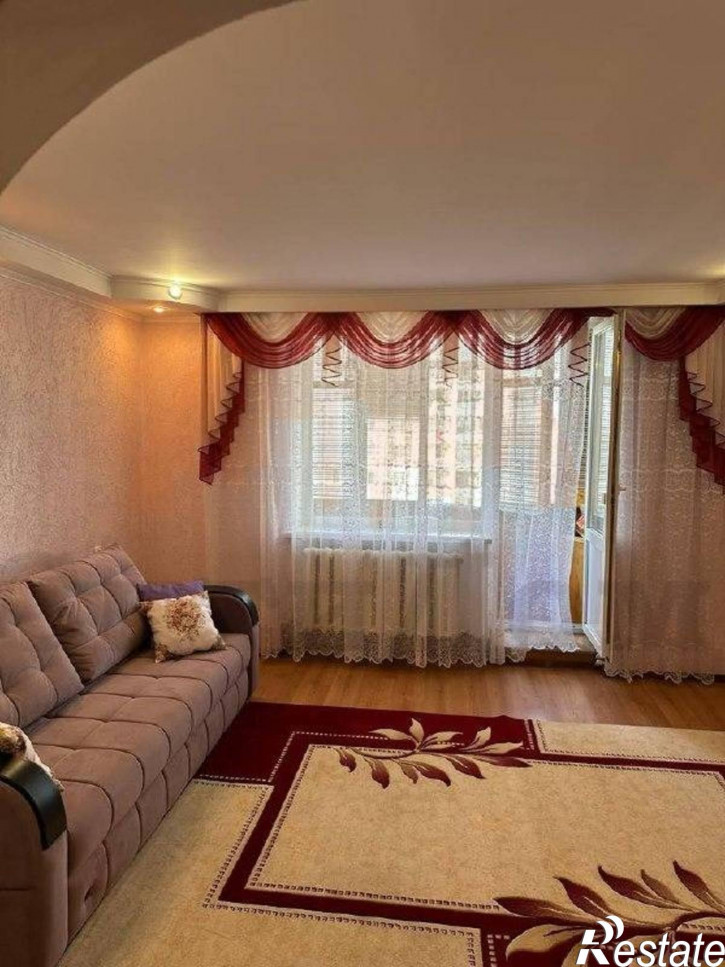 3-комн квартира Победы пр-кт, 37