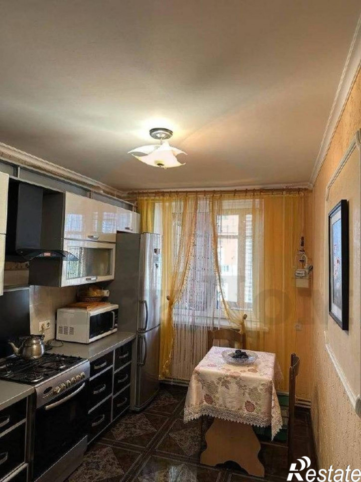 3-комн квартира Победы пр-кт, 37