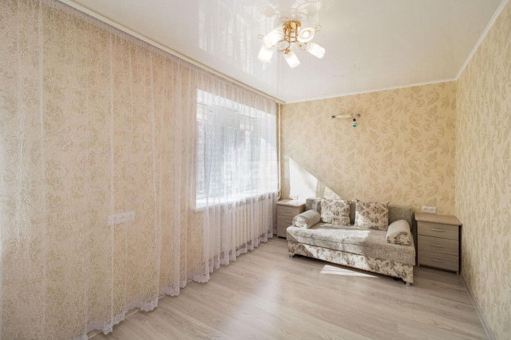 2-комн квартира Военная, 15
