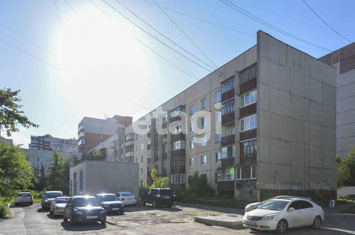 3-комн квартира Демьяна Бедного, 104