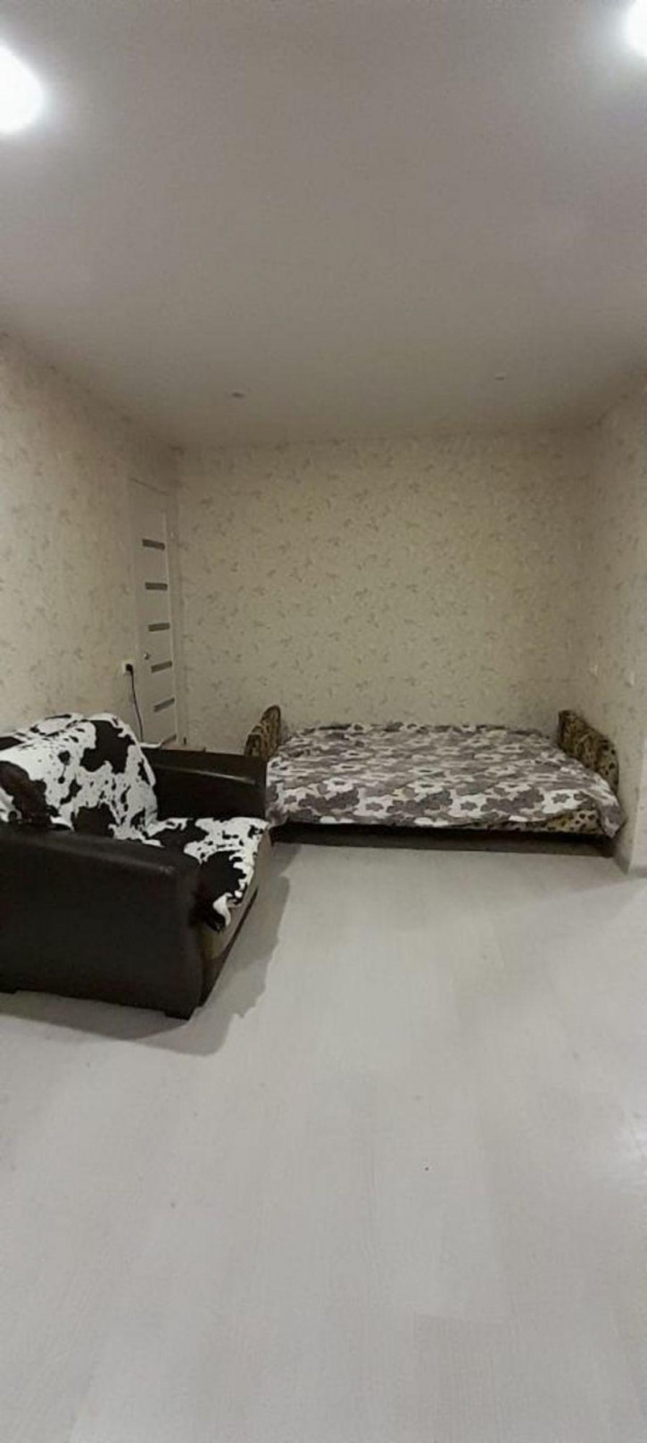 2-комн квартира Титова ул, 13