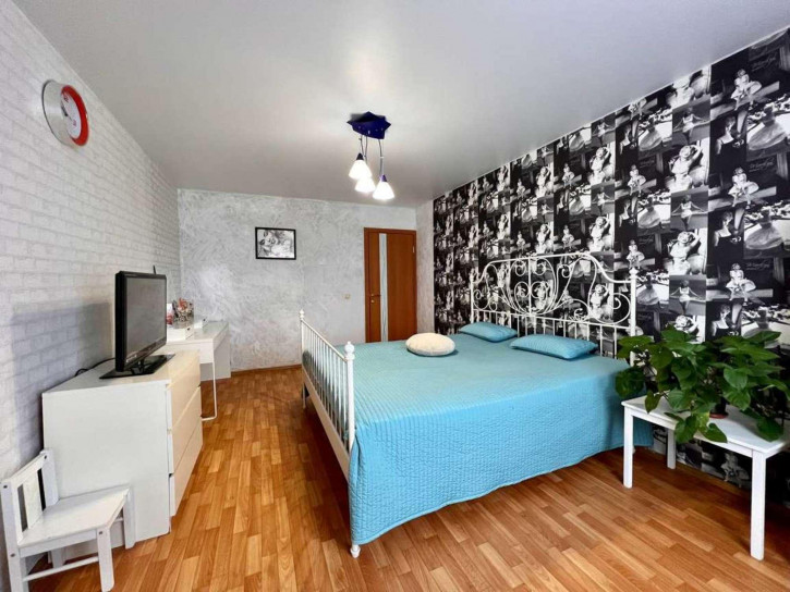 3-комн квартира Ворошилова улица, 2в