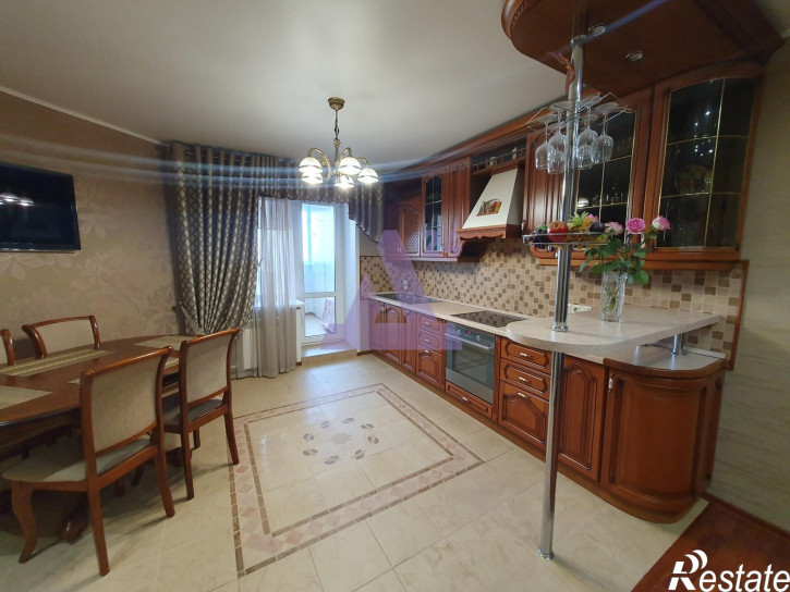 3-комн квартира улица Попова, дом 98