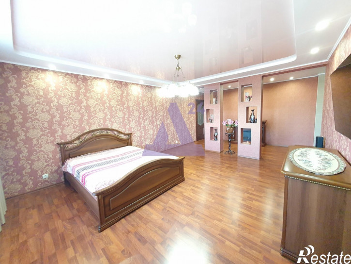 3-комн квартира улица Попова, дом 98