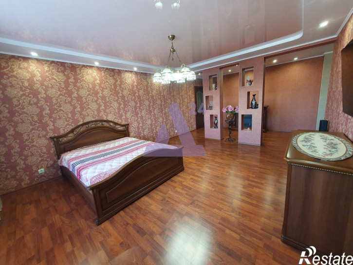 3-комн квартира улица Попова, дом 98