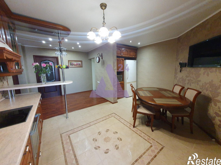 3-комн квартира улица Попова, дом 98