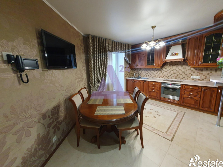 3-комн квартира улица Попова, дом 98