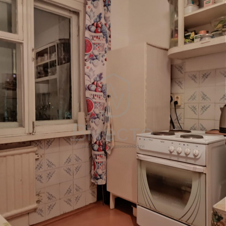3-комн квартира Петухова, 50