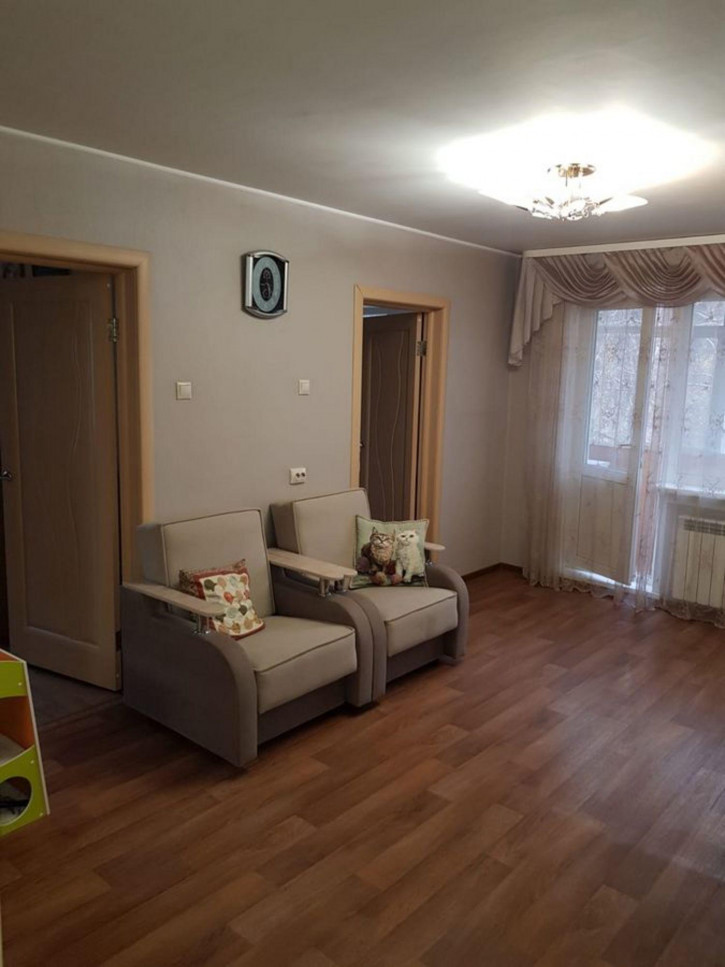 3-комн квартира ул. Петухова,96