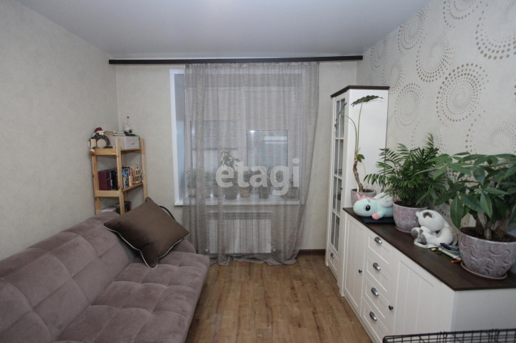 2-комн квартира 8 марта, 10