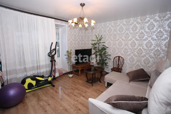 2-комн квартира 8 марта, 10