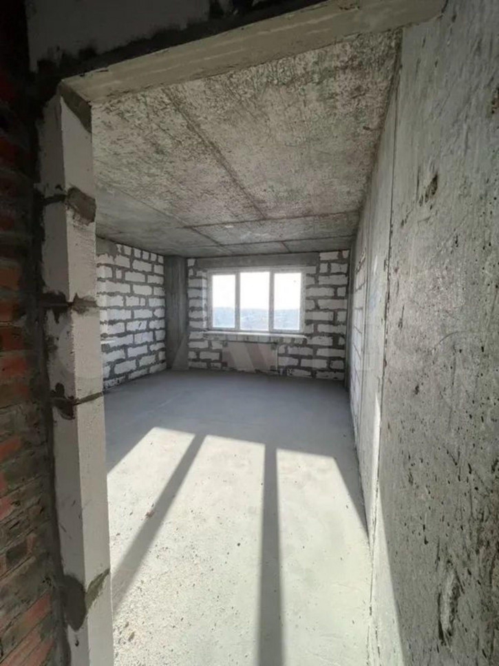 3-комн квартира в новом доме б-р Комарова, 30 к.2