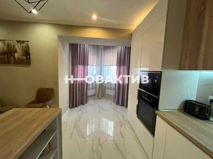 4-комн квартира Красный проспект, 153А