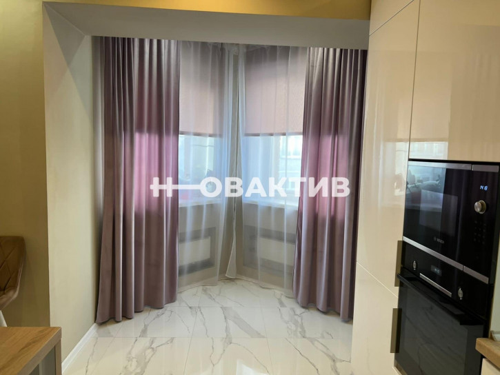 4-комн квартира Красный проспект, 153А