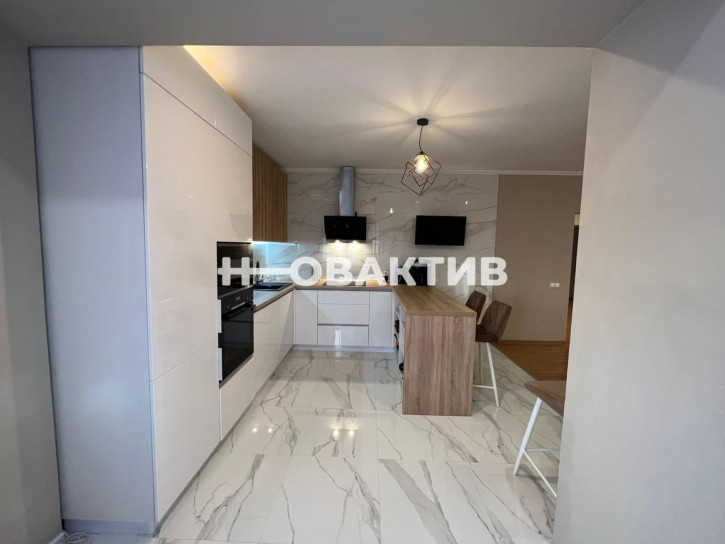 4-комн квартира Красный проспект, 153А