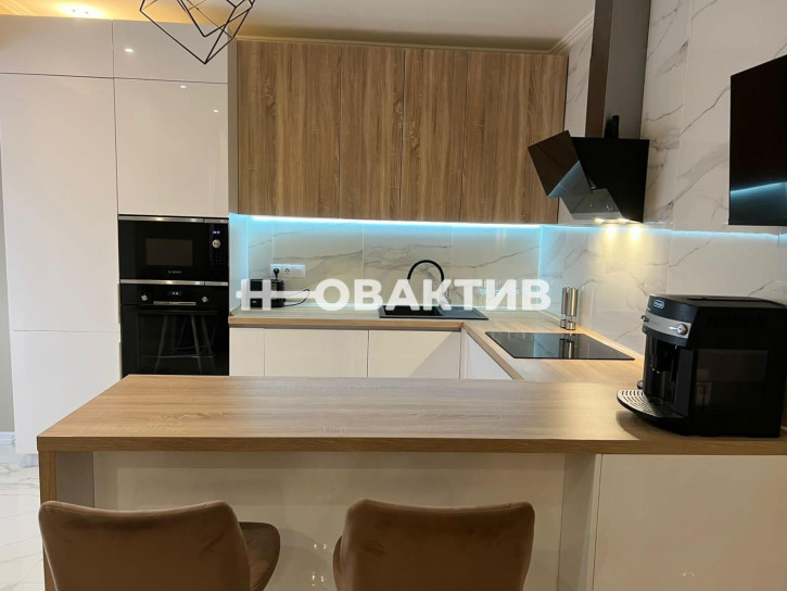 4-комн квартира Красный проспект, 153А
