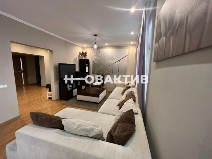 4-комн квартира Красный проспект, 153А