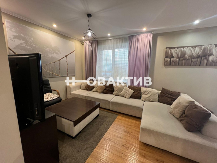 4-комн квартира Красный проспект, 153А
