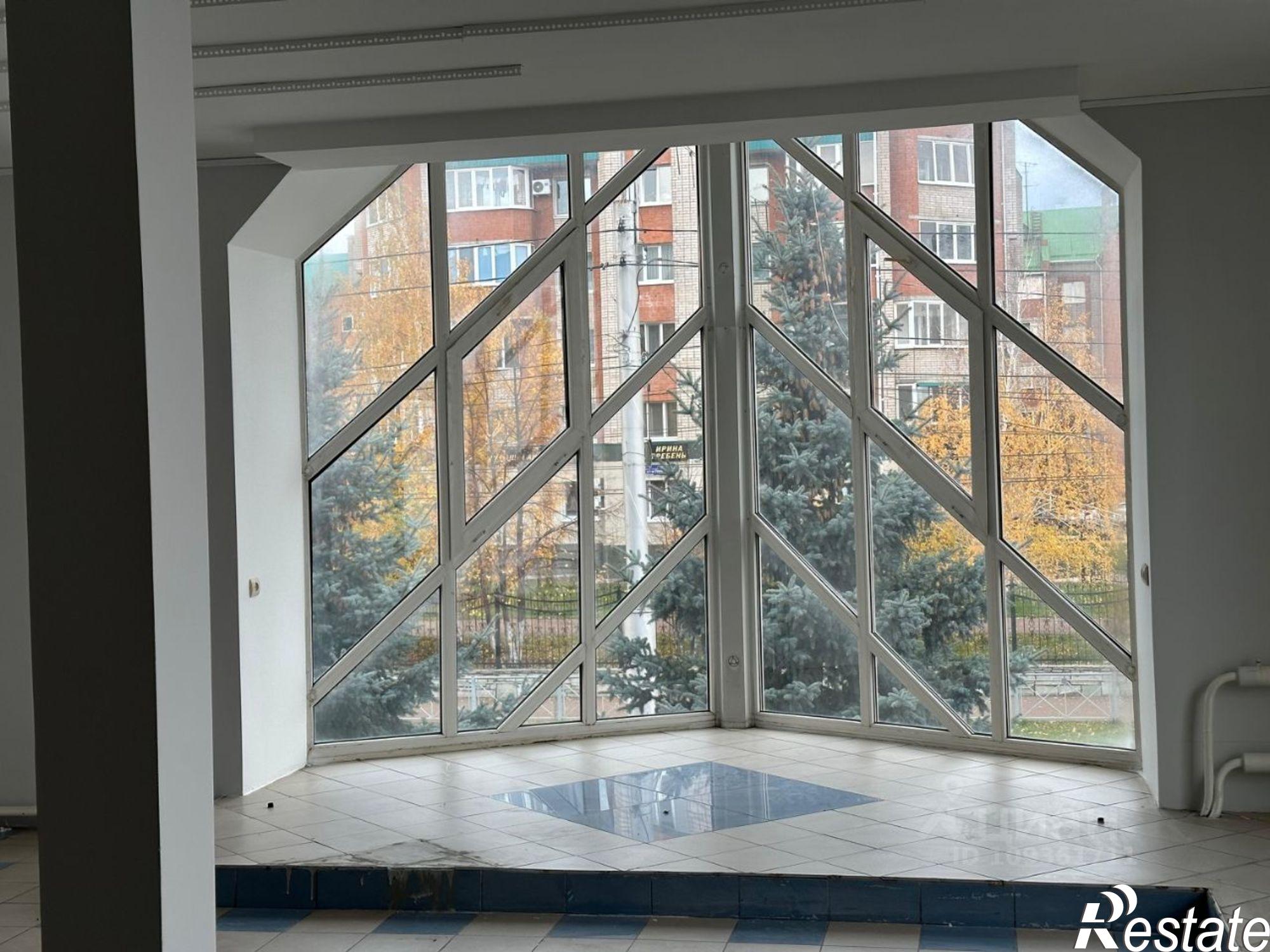 Сдать торговое помещение за 136 620 рублей на улица Гоголя, 3