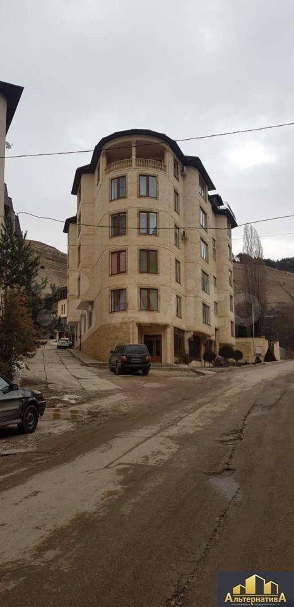 Купить квартиру за 18 200 000 рублей на Декабристов ул.