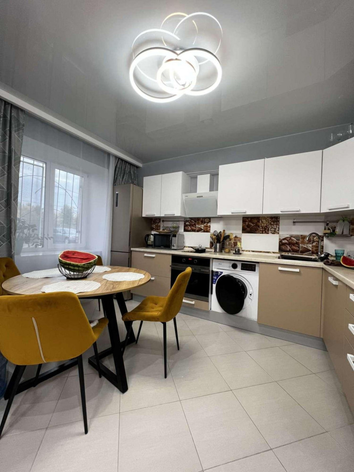 2-комн квартира Советской Армии улица, 181к6б