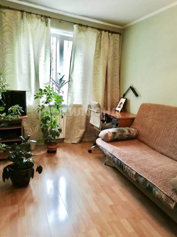 4-комн квартира 9 Мая улица, д.58Б