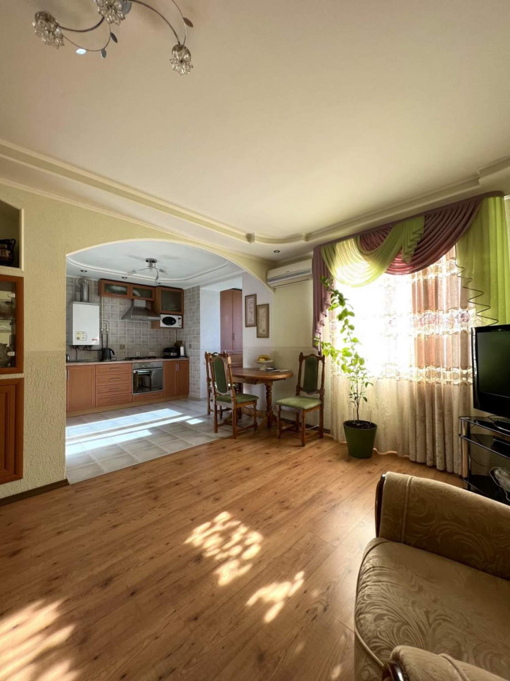 3-комн квартира Александра Косарева улица, д.2