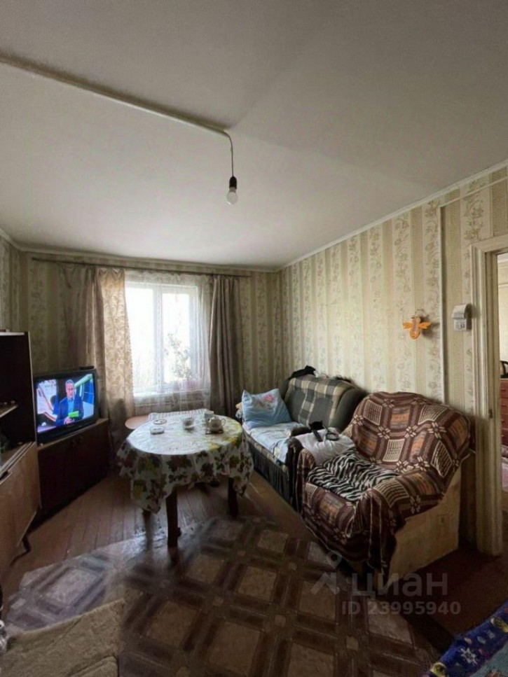 Комната 1-я улица Металлистов, 10,  д. 10