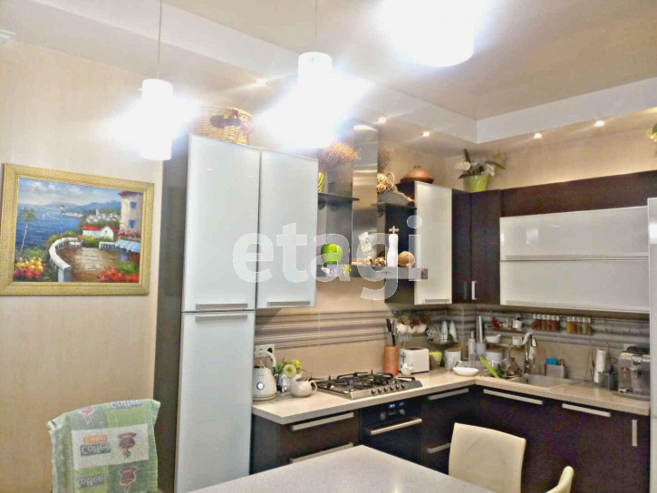 4-комн квартира Свердлова, 60