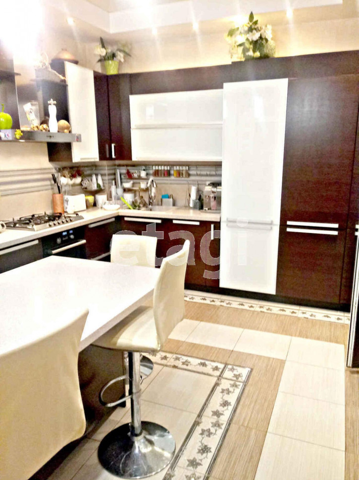 4-комн квартира Свердлова, 60