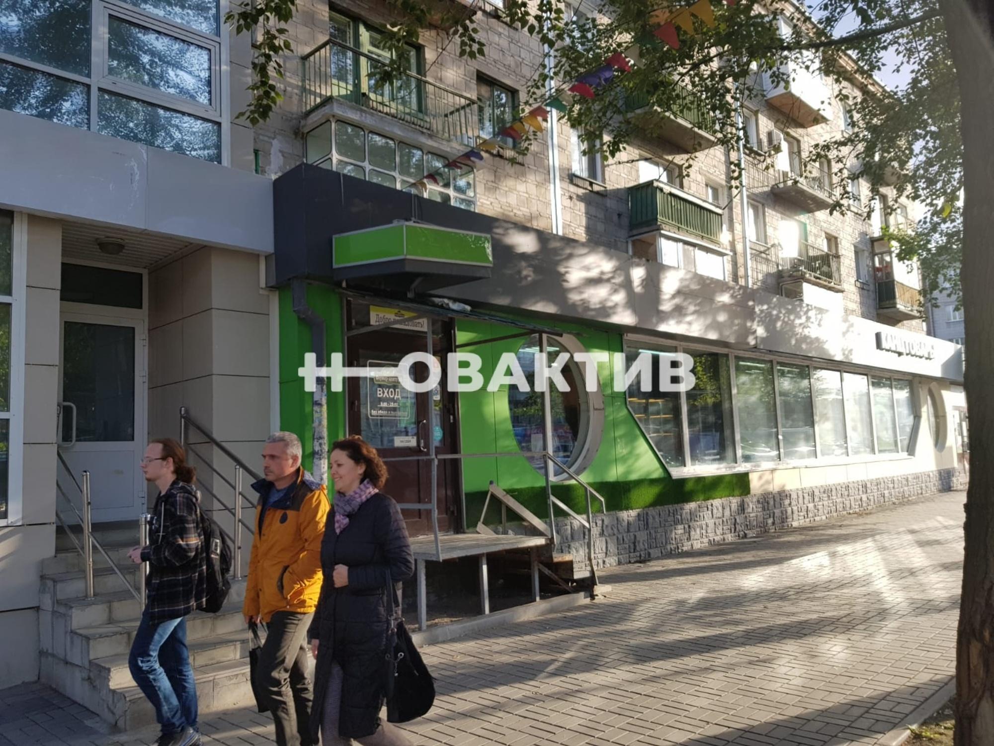 Сдать торговое помещение за 200 000 рублей на проспект Карла Маркса, 6