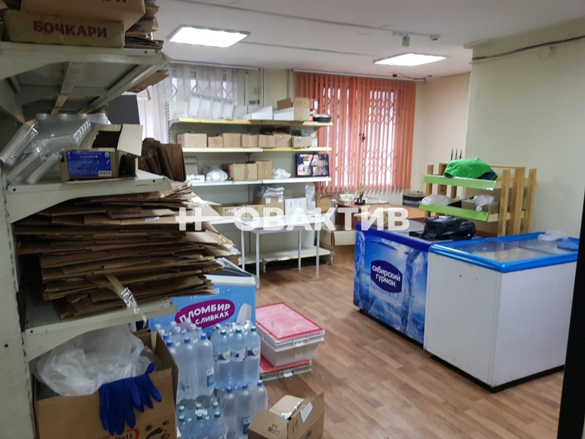 Сдать торговое помещение за 200 000 рублей на проспект Карла Маркса, 6