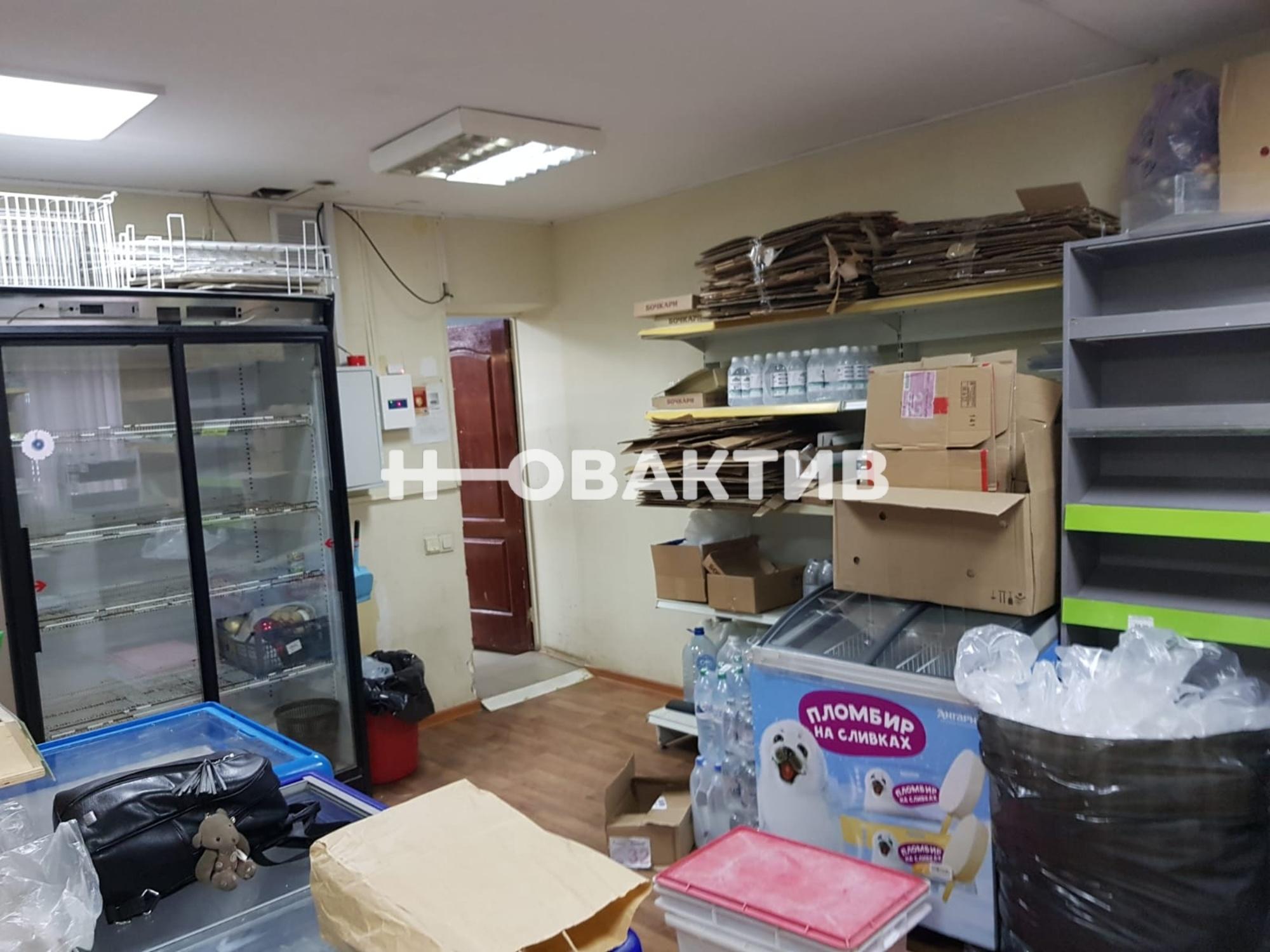 Сдать торговое помещение за 200 000 рублей на проспект Карла Маркса, 6