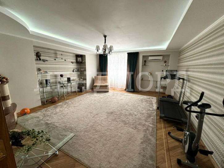 5-комн квартира улица Налбандяна, 92/24