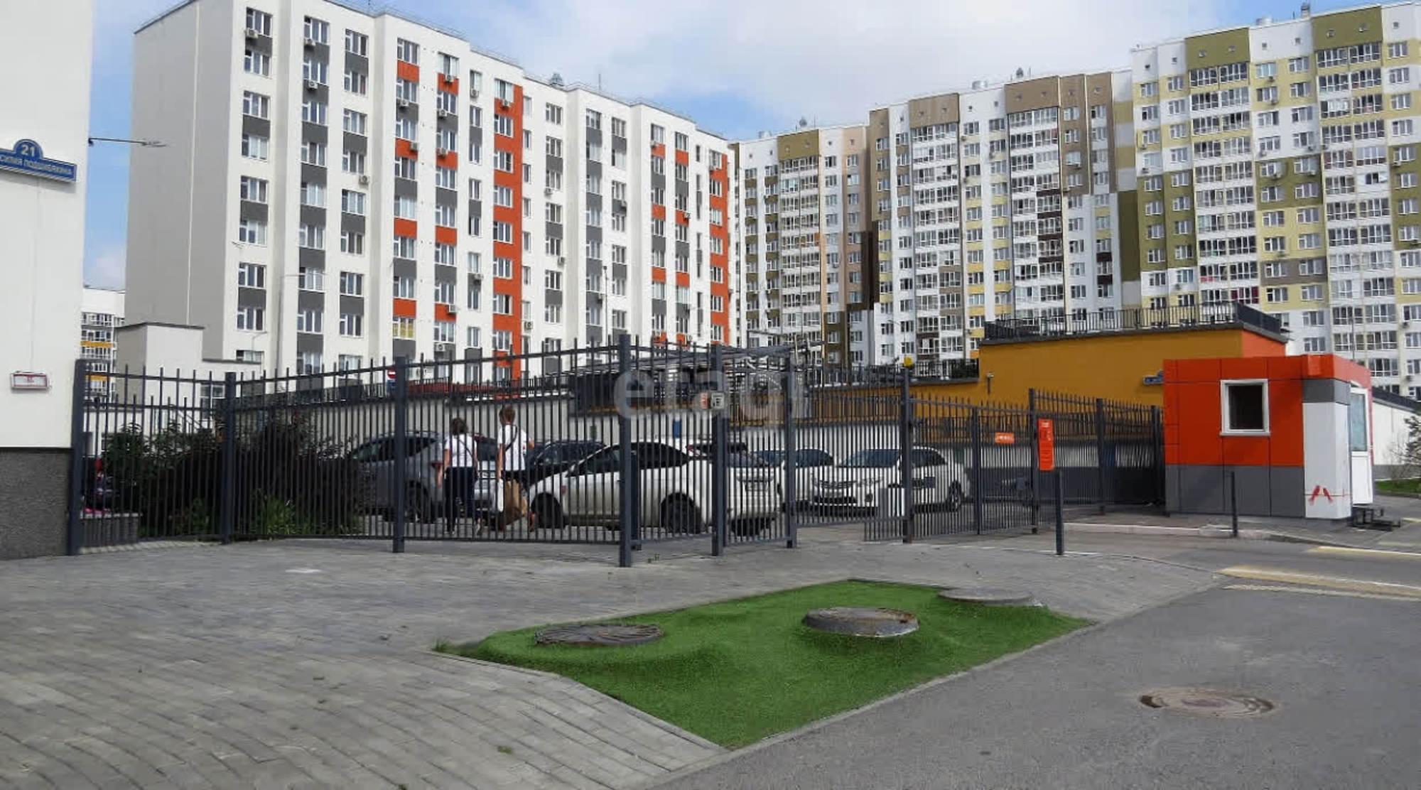Купить гараж, место в паркинге за 700 000 рублей на Заполярная 13