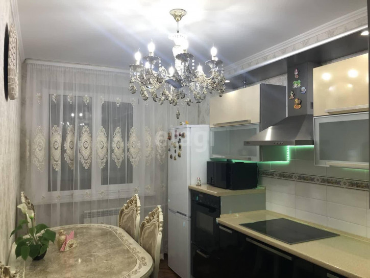 3-комн квартира Малиновского, 4/3