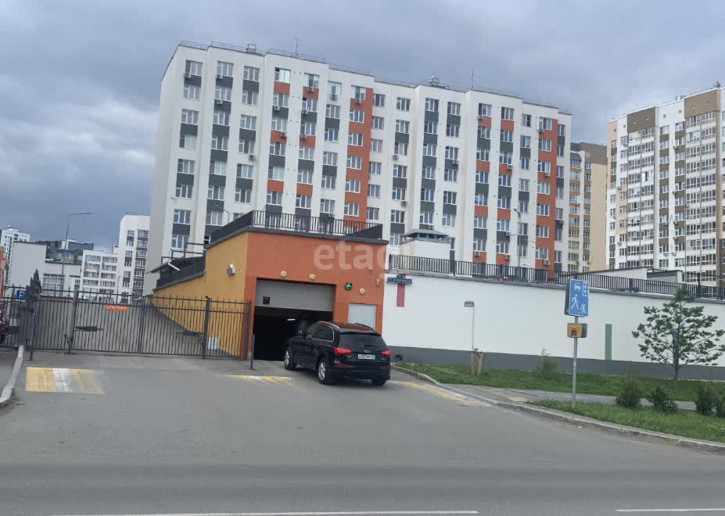 Гараж/парковка Заполярная 13
