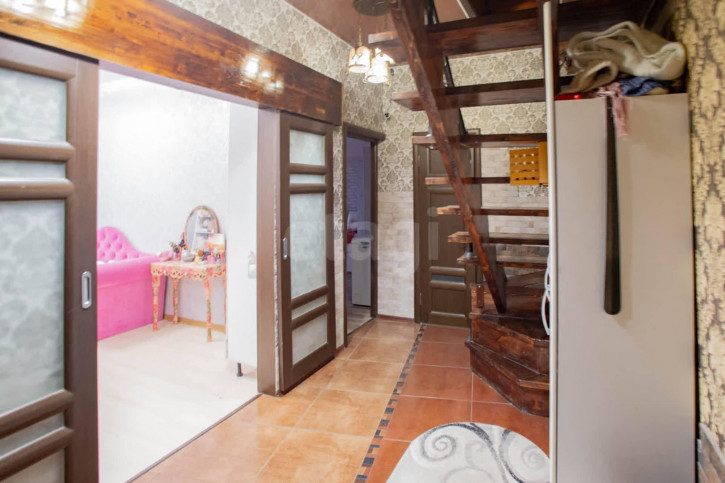 4-комн квартира улица Гагарина, 2ак5