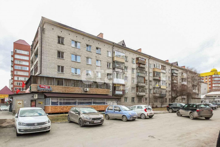 4-комн квартира Красных Зорь, 31